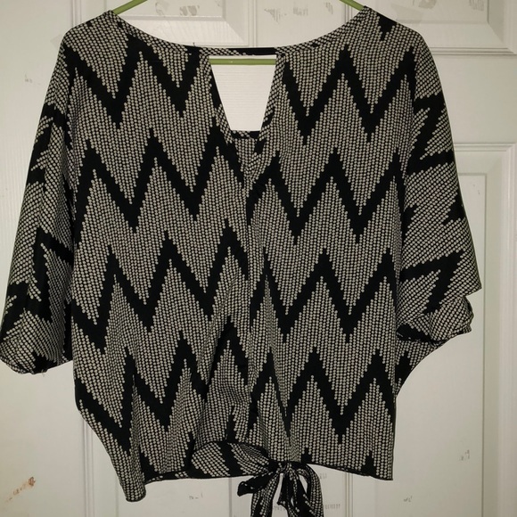 Black & White Tie Front Blouse - Picture 3 of 3